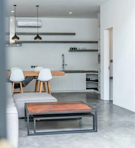 Loft Ludo 10 - Minimalist 1-bdr Luxury Loft In Great Location! Villa Canggu